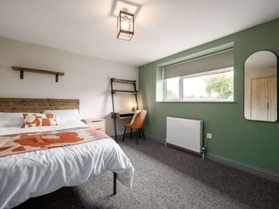 OX Living is proud to present this high-quality 8-bedroom co-living property, perfect for working professionals looking for stylish, stress-free living. image