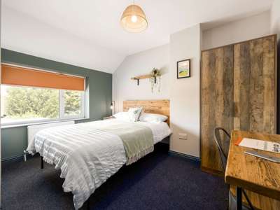 OX Living is proud to present this high-quality 9-bedroom co-living property, perfect for working professionals looking for stylish, stress-free living. image