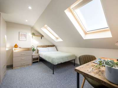 OX Living is proud to present this high-quality 7-bedroom co-living property, perfect for working professionals looking for stylish, stress-free living. image
