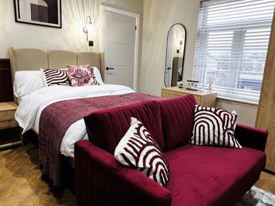 HIGH END ENSUITE ROOMS WITH MINIMAL SHARING image
