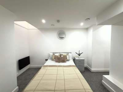 Bond Street image