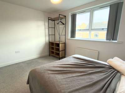 Stylish Double Room | Modern 4-Bed House Share | Bills Included | B5 7DU image