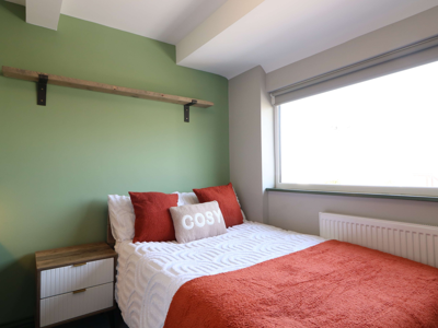 OX Living is proud to present this high-quality 8-bedroom co-living property, perfect for working professionals looking for stylish, stress-free living. image