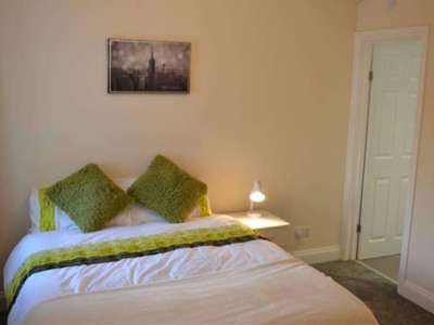 Beautifully Presented House Share image