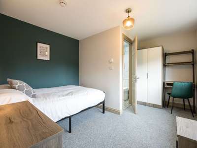 *Sign up for our first round of viewings!* OX Living is proud to present this brand new, high-quality co-living property image