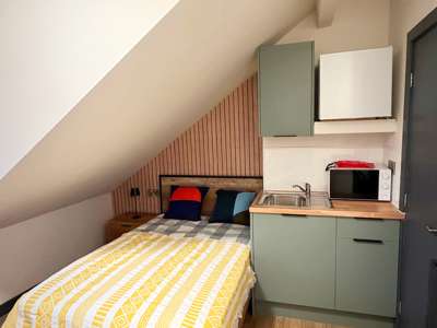 Crescent Road image