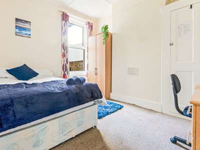 ELM GROVE - PROFESSIONAL LET  image