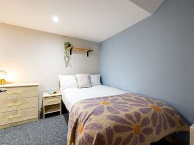 OX Living is proud to present this high-quality 7-bedroom co-living property, perfect for working professionals looking for stylish, stress-free living. image