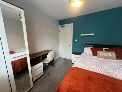 OX Living is proud to present this high-quality 6-bedroom co-living property, perfect for working professionals looking for stylish, stress-free living. image