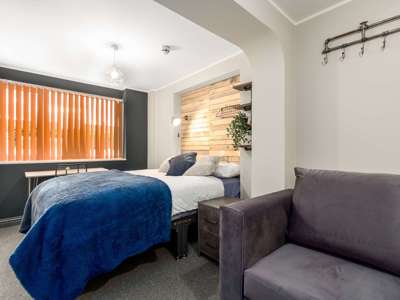 OX Living is proud to present this high-quality 7-bedroom co-living property, perfect for working professionals looking for stylish, stress-free living. image