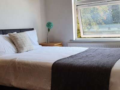Professional house near hospitals – ideal for shift and night workers image