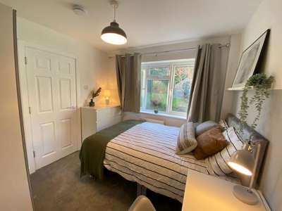 Applegarth Avenue image
