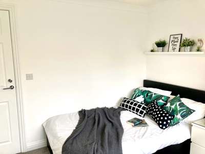 Highbridge Close image