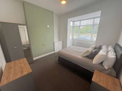 Knutsford Road image