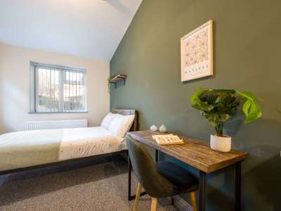 OX Living is proud to present this high-quality 7-bedroom co-living property, perfect for working professionals looking for stylish, stress-free living. image