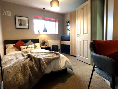 Stylish, Hassle-Free Co-Living in Watford, Bills Included image