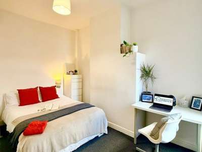 👉 3 Bed Student House for You + 2 Mates image