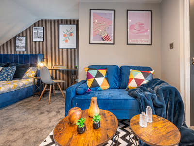 6 BED 4 ENSUITE 2 STUDIO HMO  image